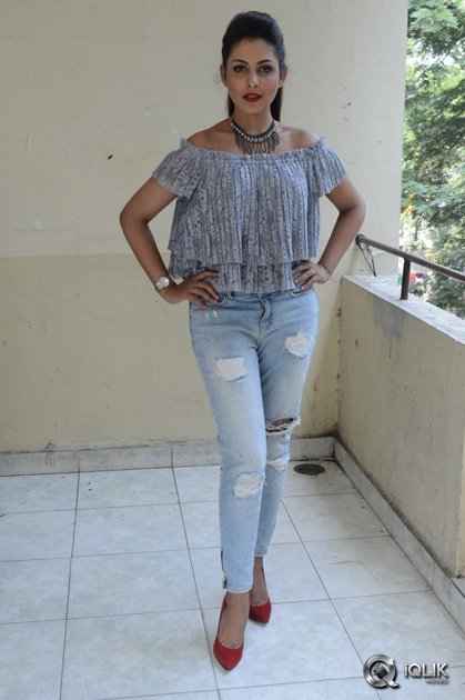 Madhu-Shalini-at-Cheekati-Raajyam-Success-Meet